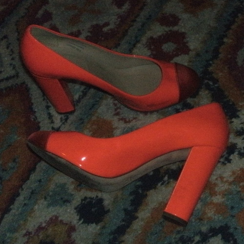 J CREW NEON RED ORANGE PATENT LEATHER ROUND TOE PUMPS size 7 made in Italy
